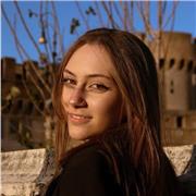 Studentessa universitaria di psicologia, ho frequentato il liceo classico e ho una grande passione per la scrittura creativa